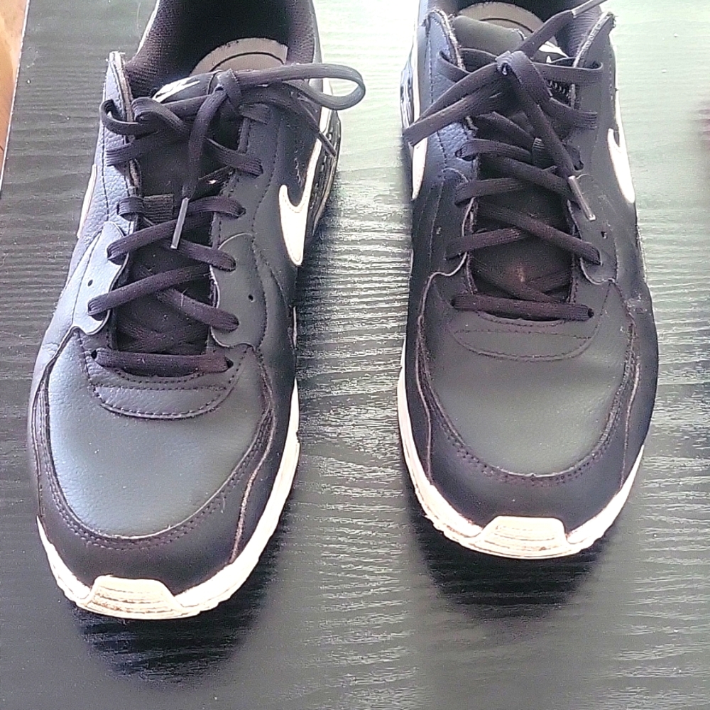 Nike sneakers 👟  sz 11.5